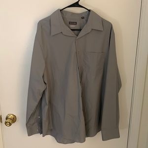 Men’s XL Van Heusen Dress Shirt